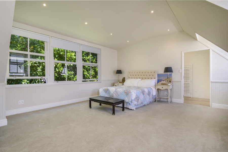 5 Bedroom Property for Sale in Constantia Western Cape